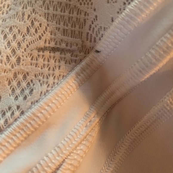 Lululemon White Lace Wunder Under - Picture 4 of 4